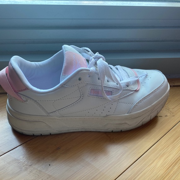Reebok White with Pink Accents Leather Platform Sneaker Sz 7 - Picture 5 of 6